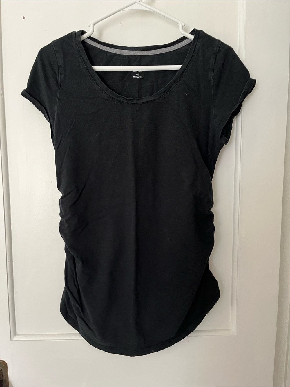 Liz Lange Black Scoop Neck Short Sleeve Tee